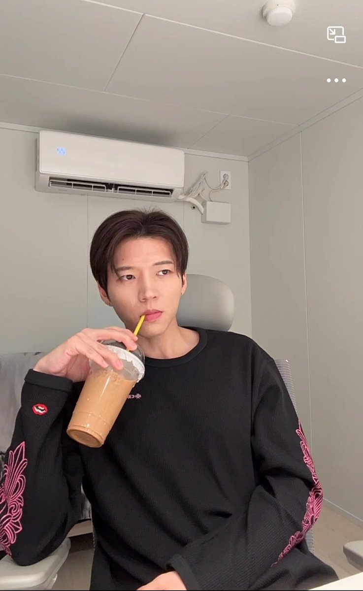 snakyu1's tweet photo. 하라메 리액션 전후 존나웃김 https://t.co/IwpNqaTJSM