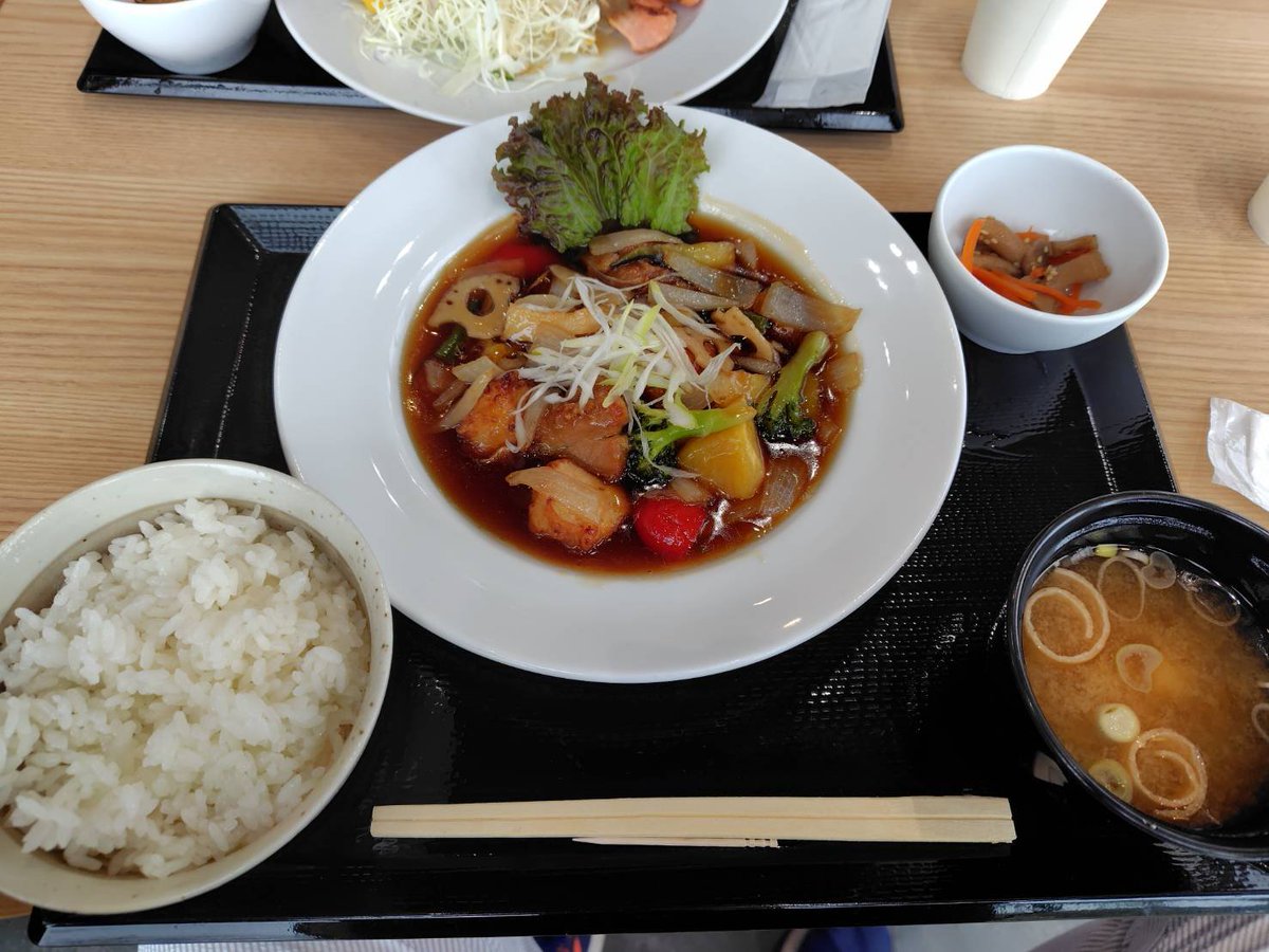 saisaidori's tweet photo. 🍴道の駅もりおか渋民 たみっと 啄木亭
📍岩手県盛岡市渋民渋民80番地42

地元食材にこだわったレストラン✨

🌱菜彩鶏のもも肉、胸肉の唐揚げランチ
🌱菜彩鶏と彩り野菜の黒酢あんかけランチ

黒酢あんかけはさっぱりとした味わいが食欲をそそる味でした🍴
#たみっと #啄木亭 #盛岡グルメ #菜彩鶏 https://t.co/6zsbQHV3wK