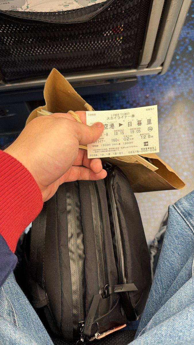 vashu_starlight's tweet photo. To the hotel!!… I’m ded https://t.co/hgzSziu3c5