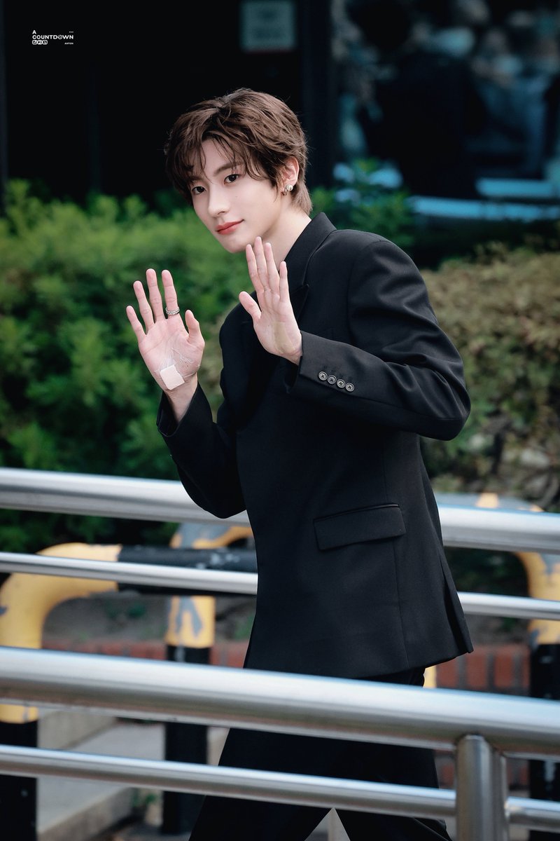 ACOUNTDOWN321's tweet photo. 261008 💼

#ANTON #앤톤 #찬영 #RIIZE #라이즈 https://t.co/2fKPUddKiv