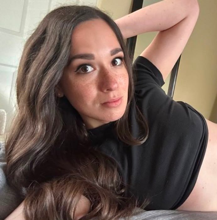 EmilyMorgan778's tweet photo. So bad I have no one to talk to😘 https://t.co/t3OAmVruJr