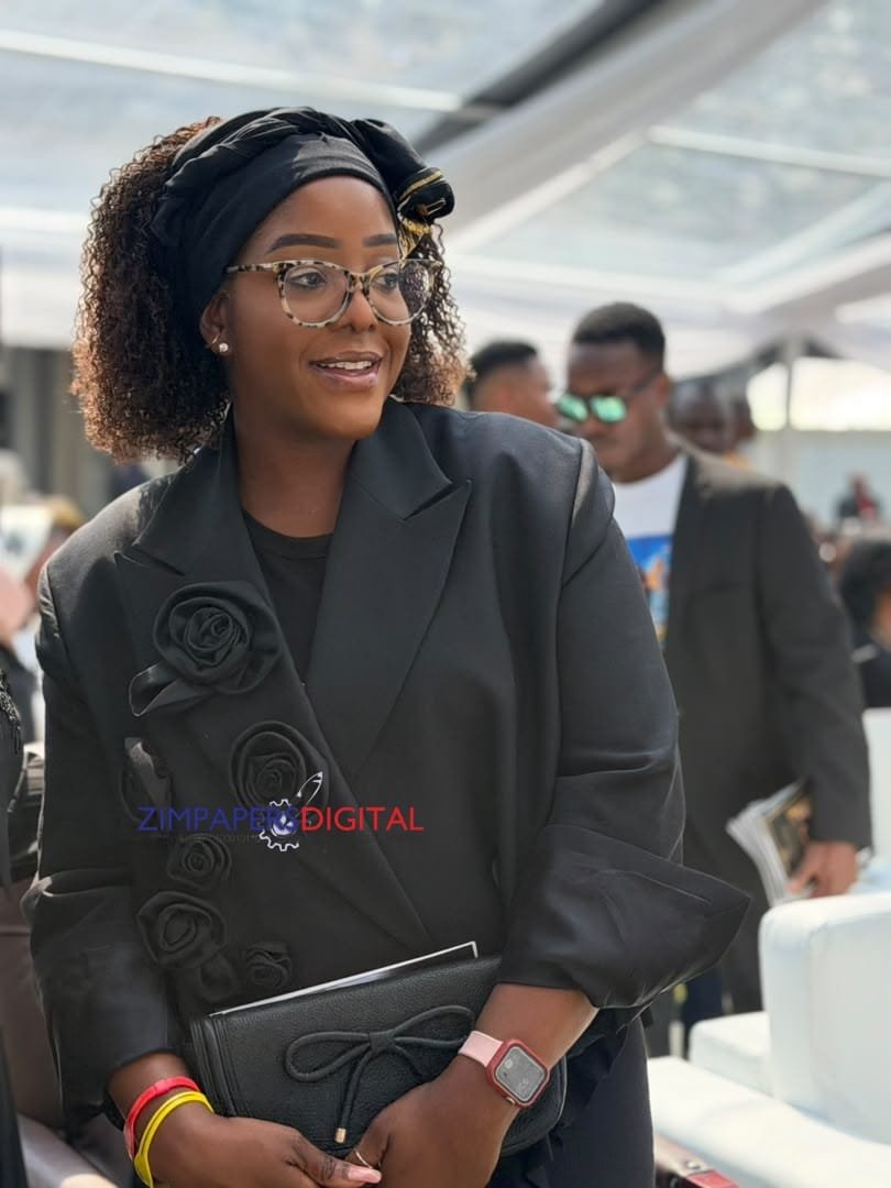 Givie07's tweet photo. CHIVAYO FUNERAL UPDATES
Bona Mugabe is among the prominent figures attending the funeral of businessman Wicknell Chivayo and his wife, Lucy Muteke, as mourners gather to pay their last respects to the couple.
#RIPCHIVAYOs https://t.co/F6JoEzsjfC