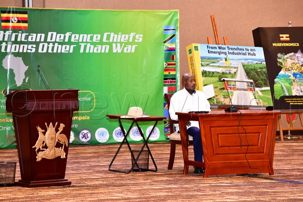 newvisionwire's tweet photo. President Yoweri Kaguta Museveni has arrived at Speke Resort, Munyonyo, for the Conference of African Defence Chiefs on Military Operations Other Than War.

The President is expected to address the Defence Chiefs. #VisionUpdates 

📸 Mpalanyi Ssentongo https://t.co/1XgkKtE9S6