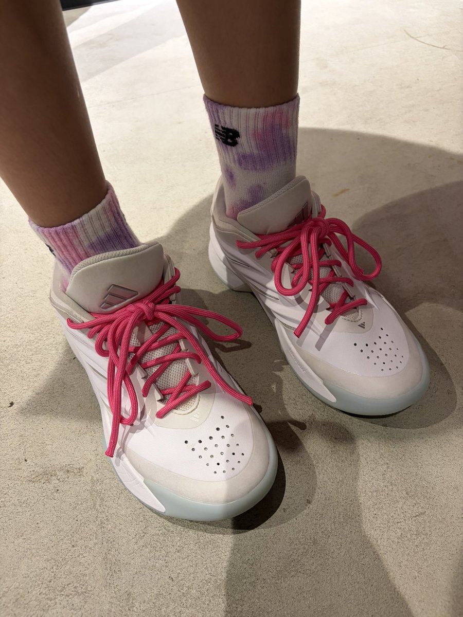 lacchoss's tweet photo. 息子のバッシュもピンクリボン🎀 https://t.co/bnrIlPNoK6