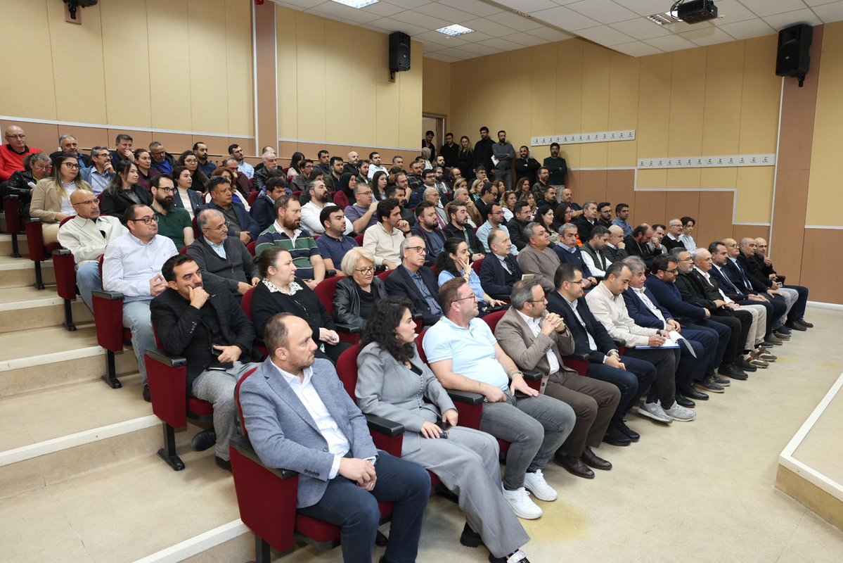DrHasanUslu's tweet photo. Üniversitemiz Mühendislik Fakültesinin 2026-2027 Akademik Yılı Akademik Kurul Toplantısı’nı gerçekleştirdik.

Eğitim-öğretim süreçlerimizi, akademik faaliyetlerimizi ve stratejik hedeflerimizi değerlendirerek gelecek döneme yönelik çalışmalarımızı istişare ettik.🎓📚
#NÖHÜ
#Niğde https://t.co/ykTuuV2MK4