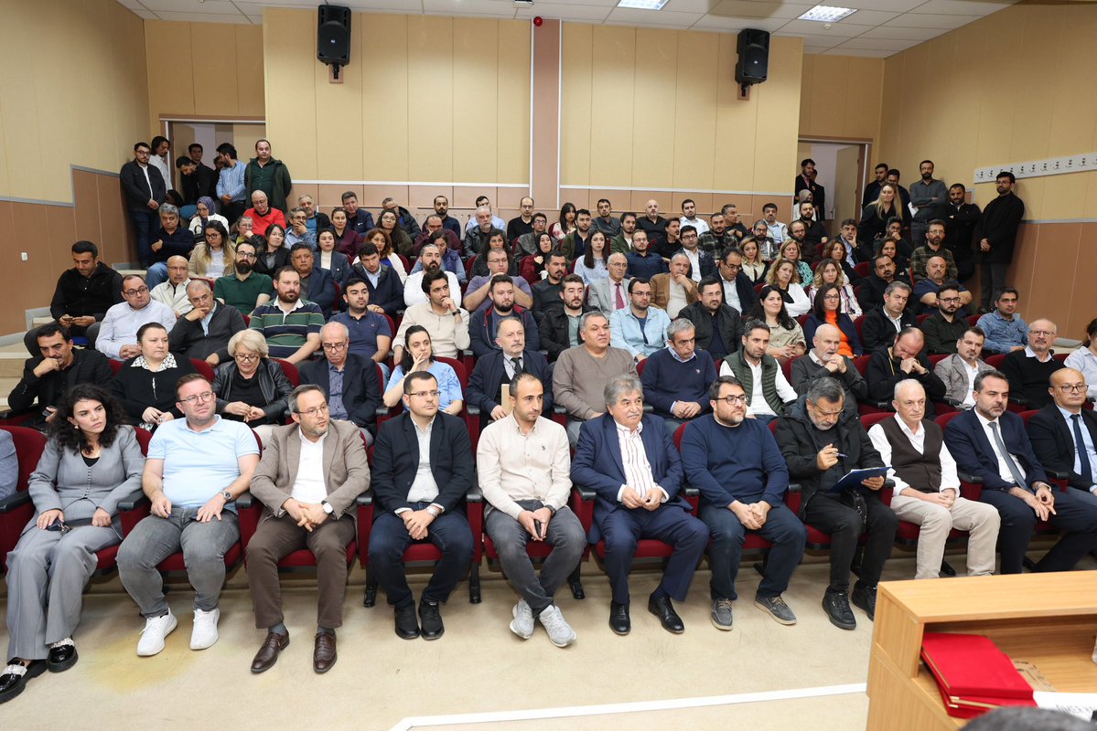 DrHasanUslu's tweet photo. Üniversitemiz Mühendislik Fakültesinin 2026-2027 Akademik Yılı Akademik Kurul Toplantısı’nı gerçekleştirdik.

Eğitim-öğretim süreçlerimizi, akademik faaliyetlerimizi ve stratejik hedeflerimizi değerlendirerek gelecek döneme yönelik çalışmalarımızı istişare ettik.🎓📚
#NÖHÜ
#Niğde https://t.co/ykTuuV2MK4