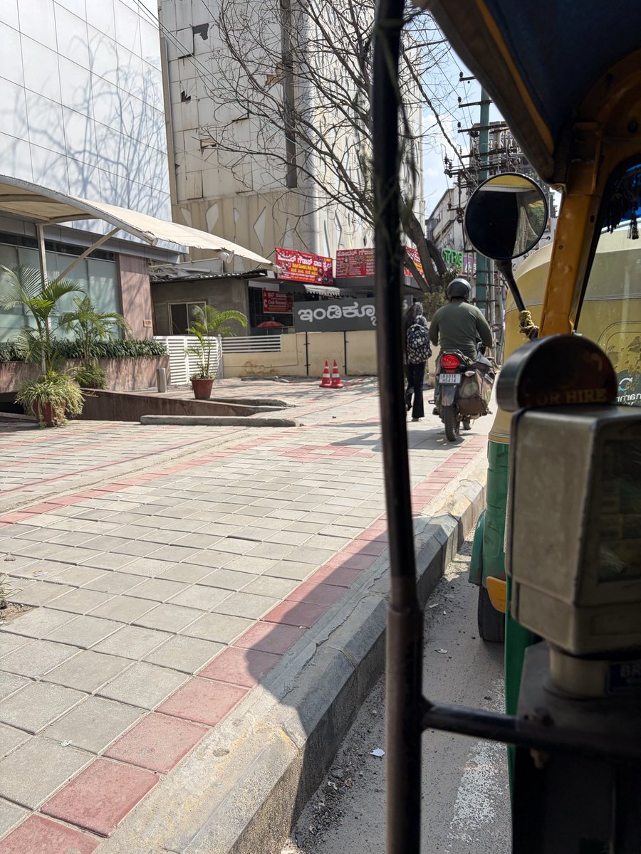 AnuRamIyer's tweet photo. Riding on foot path @blrcitytraffic https://t.co/zSTNSefe4g