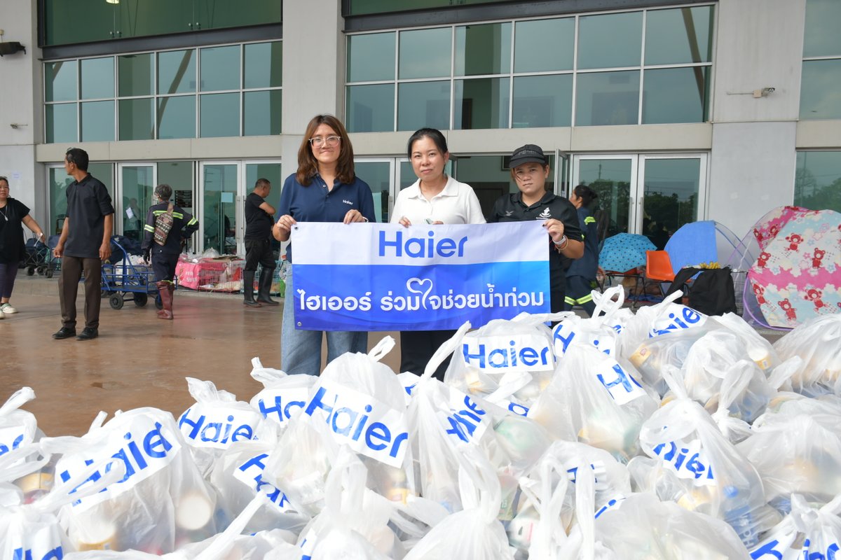 ThailandHaier's tweet photo. ไฮเออร์ขอร่วมเป็นส่วนหนึ่งในการช่วยเหลือและเยียวยาผู้ประสบภัยน้ำท่วม โดยการบริจาคถุงยังชีพจำนวน 500 ชุด ให้แก่ทีมสายไหมต้องรอด เขตสายไหม และศูนย์บริหารจัดการภัยพิบัติและความปลอดภัย เขตลาดกระบัง 🙏💙

#Haier #HaierThailand #น้ำท่วม https://t.co/ogAQiSy2fO