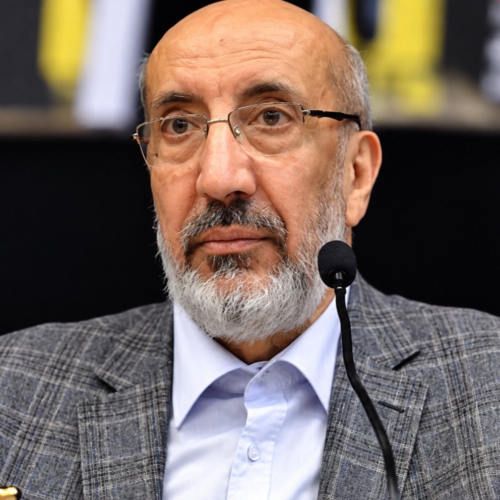 ajansmuhbir1923's tweet photo. Abdurrahman Dilipak: (Fon krizi)

“Bu olay bugün başlamadı, bugün toplum bu işlerin farkına vardı.

Çünkü yiyiciler, hapur hupur üstlerine başlarına dökerek yemeye başladılar.” https://t.co/x8HnPhCJ08