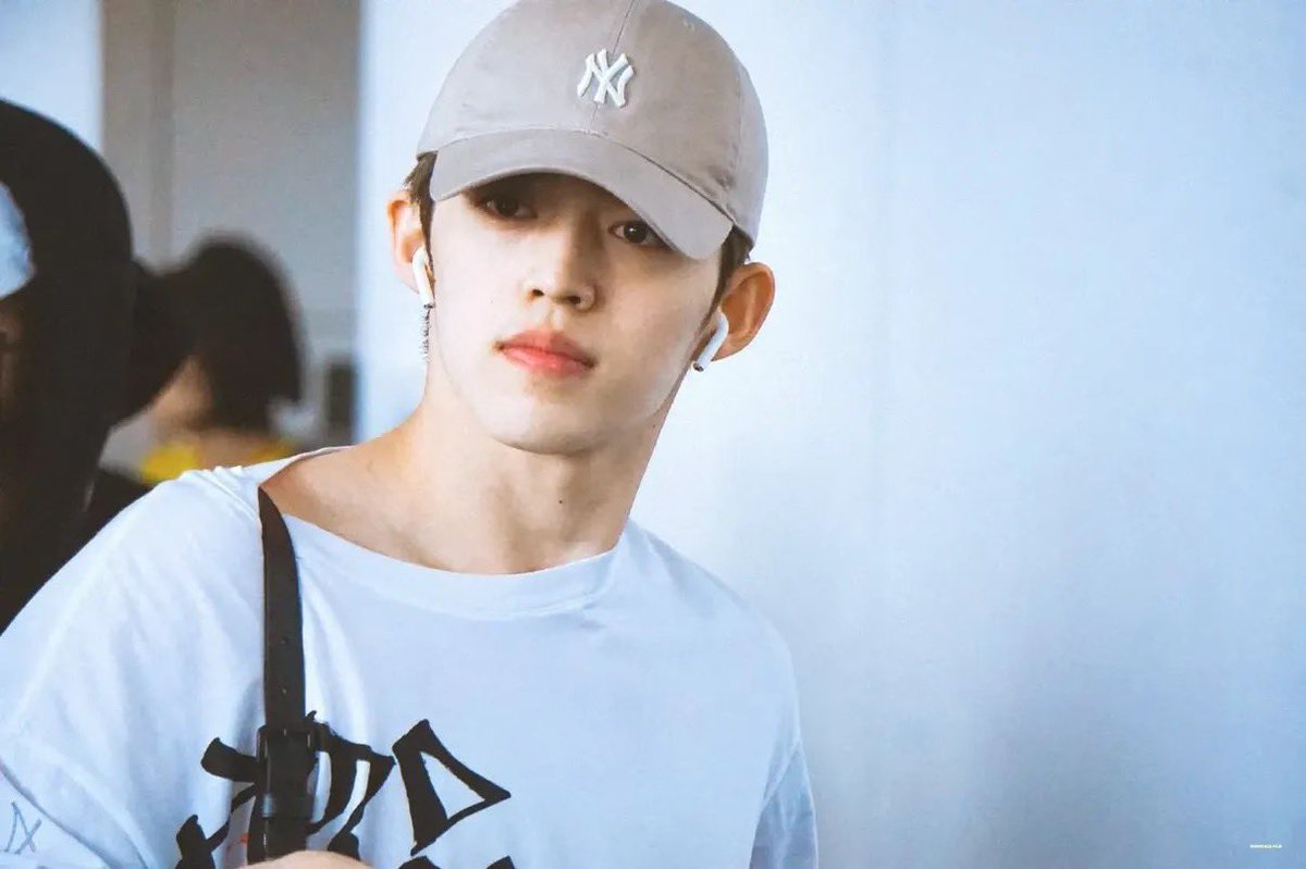 leeche_cerry_'s tweet photo. 미친 이날 왜 이렇게 잘생김 ㅠㅠㅠ https://t.co/AZBRUEOxLS