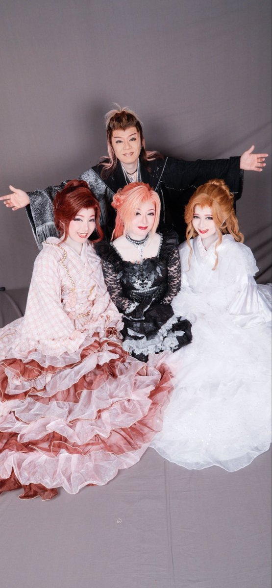 R93L70sRqvWDSZc's tweet photo. 明日はゲスト出演
東京【篠原演芸場】
総座長•椿裕二　
若座長•大川礼花
姫系アイドル•椿キラ　
妹系アイドル•椿みらん

福岡【黒崎新劇座】
座長•美穂裕子 https://t.co/PN3Tf2WJsq