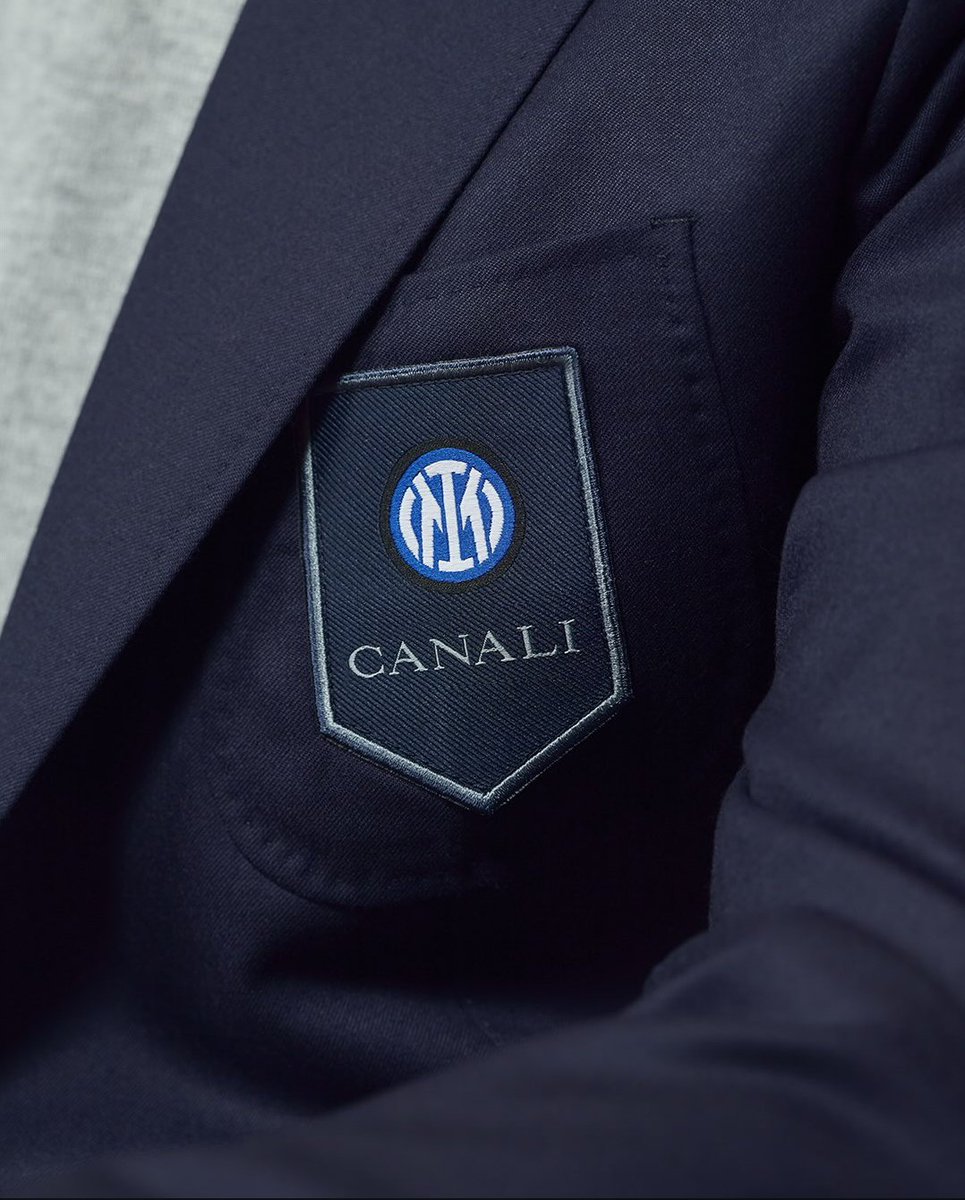 ArteDelCalcio's tweet photo. 📸 إنتر و علامة Canali والكشف عن الألبسة الرسمية للنادي ⬛🟦🇮🇹🔥

 #SerieA 🇮🇹 #SerieAEnilive 🇮🇹
#Inter #Canali https://t.co/1F1QM1UhGT
