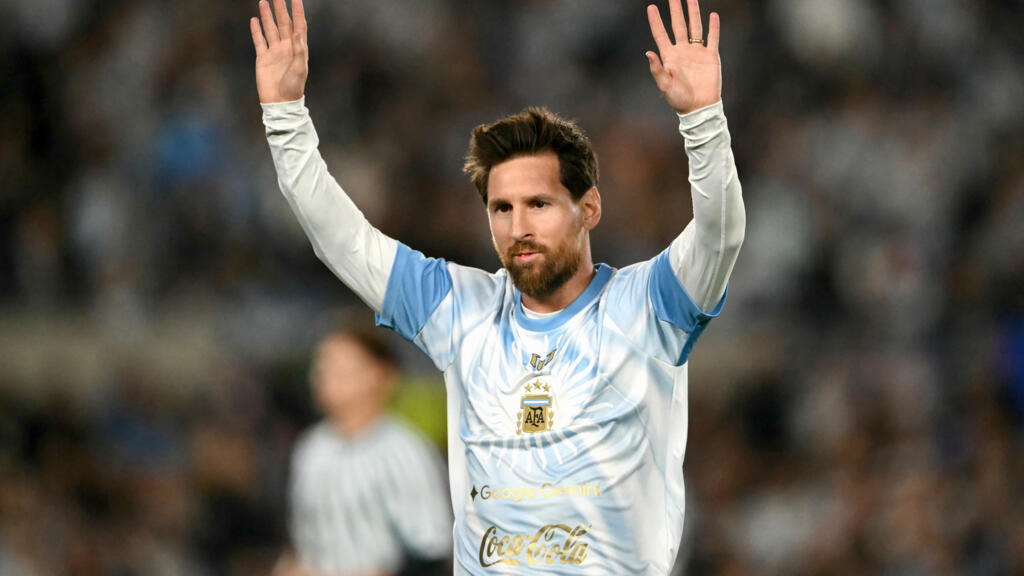 DExecutiveMag's tweet photo. Messi bids emotional farewell as Argentina beat Benin 3-0 in final international appearance

Read More; https://t.co/MyaMesym6E
 
#SportNews #Football #Messi #Argentina #BuenosAires https://t.co/0HNoZC1My2