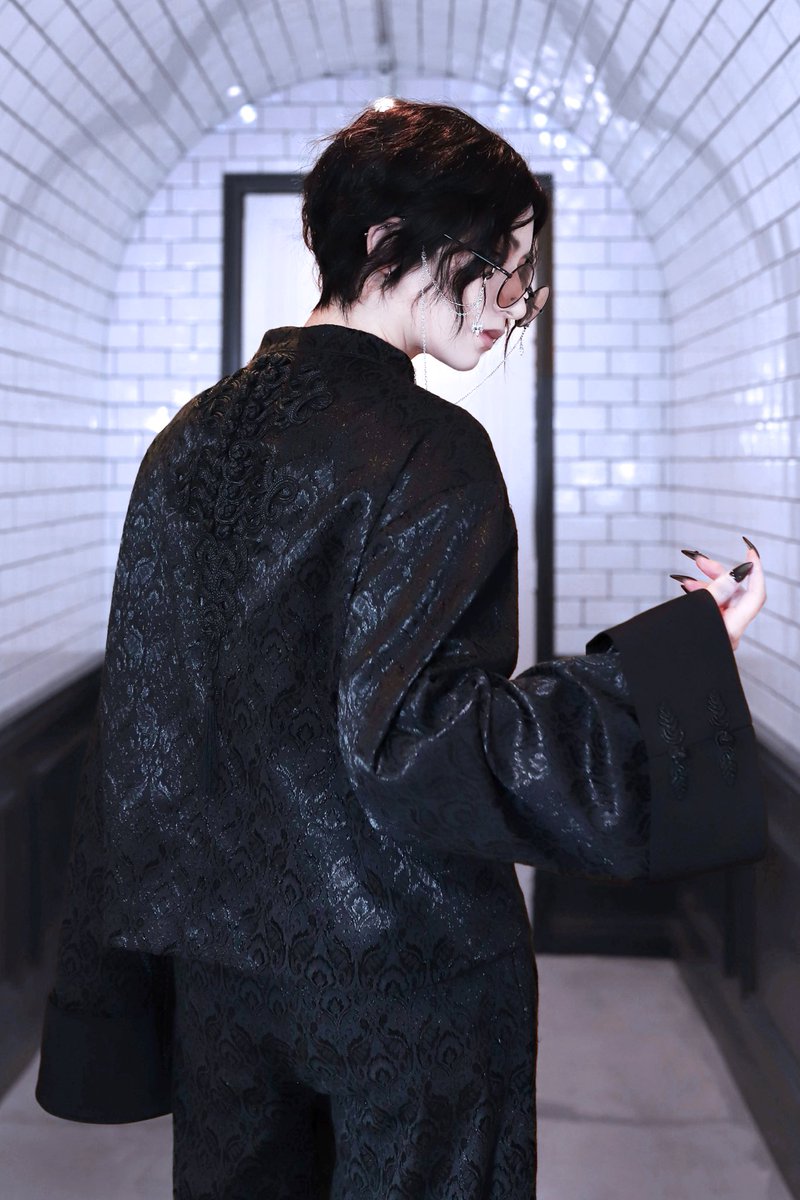 CuLLt_Official's tweet photo. CuLLt 2026AW Collection
ー ROYAL ー

【 SEBONE CHINA JACKET 】
COLOR ▶︎ BLACK / RED
SIZE ▶︎ M / XL

10/23〜25開催の東京展示会にて試着可能 https://t.co/jaZxX7YbGj