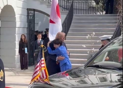The_Salvationnn's tweet photo. @AyshaSusmaz Of course not! 
Japanese fellas hug the ones who nuke them, not hating them ... https://t.co/jP6yjqjPuV