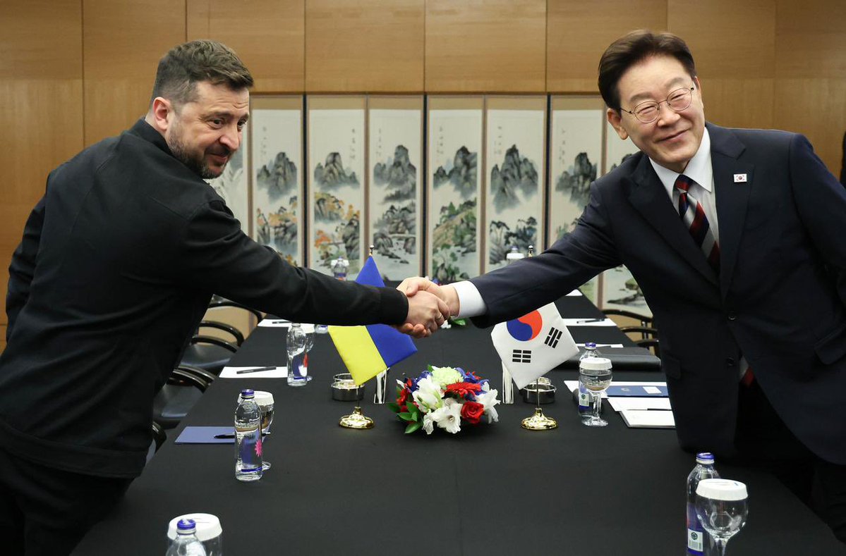 EntheosQ's tweet photo. South Korea has recalled its ambassador to Ukraine, Park Ki-chang, amid a diplomatic dispute over Zelensky’s public disclosure of plans to repatriate North Korean prisoners of war.

Seoul and Kyiv are at odds over whether an agreement existed to keep the matter confidential. https://t.co/aEZcXGN6Rq