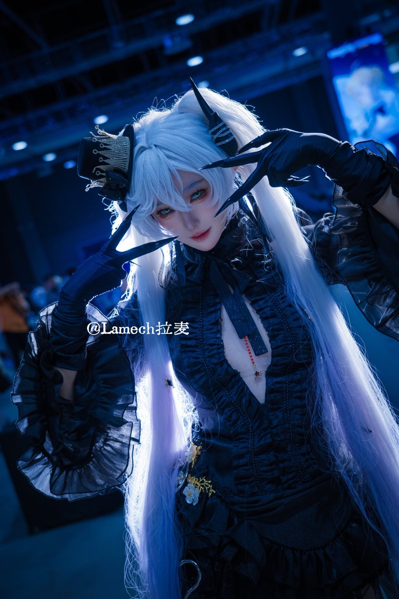 LamechCasluhim's tweet photo. The photographer said the flash didn’t go off, but the photo came out amazing.
#リリス #FGO #cosplay #Lilth https://t.co/8KWzPbVGGp