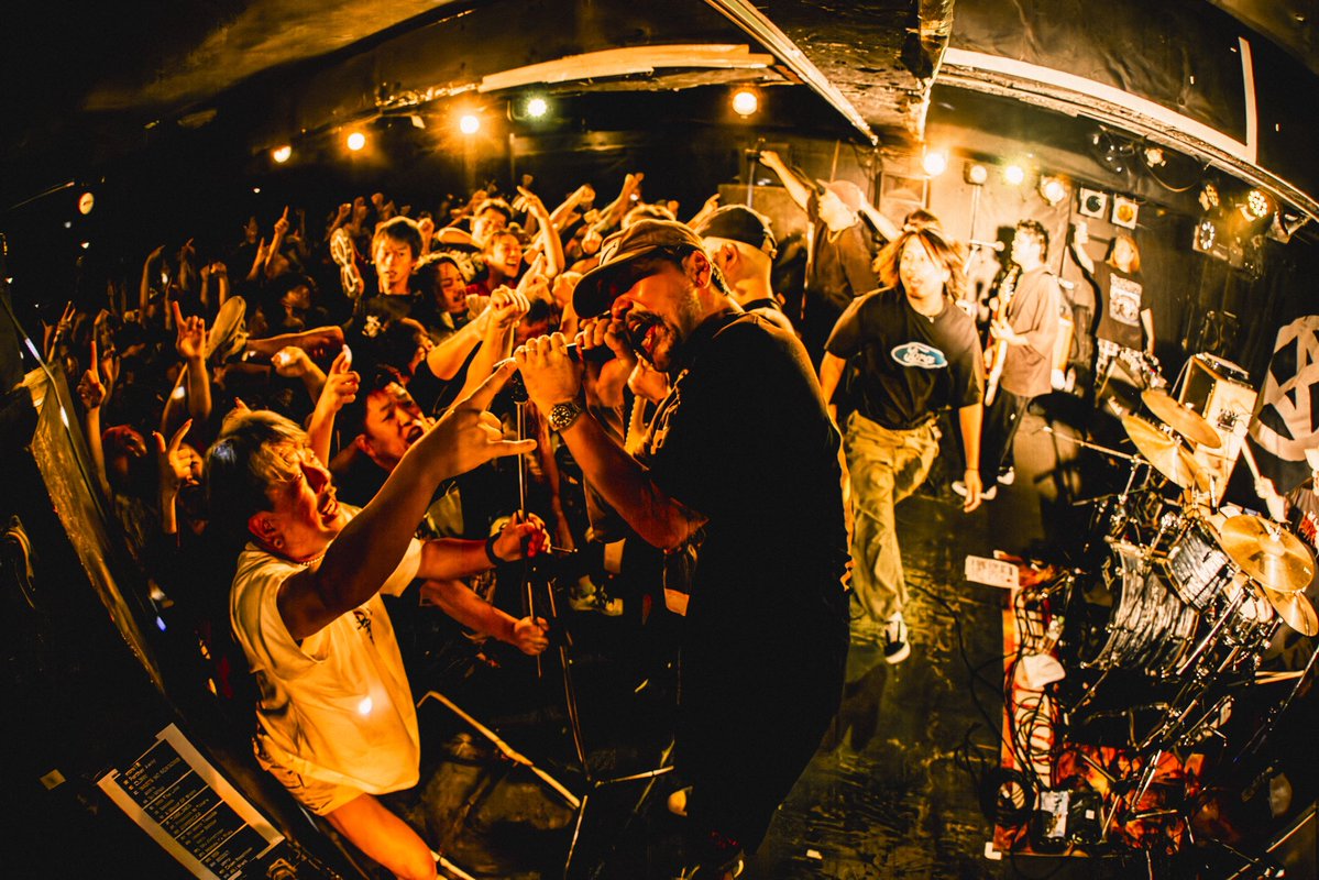 FORAREASONTOKYO's tweet photo. 急遽ライブ決定！

"SHADOWS 10th Anniversary Tour"
10/31(土)小樽GOLDSTONE

幕張での超PMAMからの

初熊本からの

1年ぶりホーム小倉の

打ち上げでバイブスは限界まで高まり

なんと小樽場所に急遽参戦決定！

SHADOWS兄貴
ENTHの皆さん
CAFFEINE BOMB森さんに感謝！

🎫
https://t.co/XApvhuVI0l https://t.co/VhgeSr10Ai