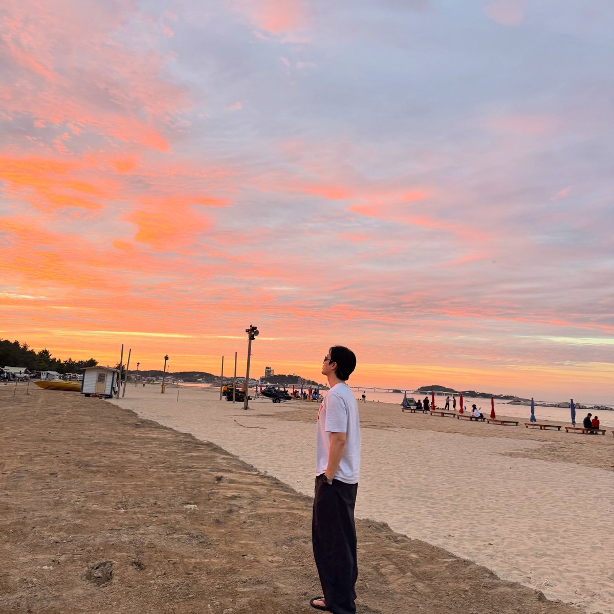 kuno516's tweet photo. アンボヒョンと書いて恋と読むすぎ🥺🩷はーと

夕陽、海、アンボヒョンの3つ揃ったらこっちのもん(⌒ ͜ ⌒)🩷 https://t.co/QeHMr1SRA3