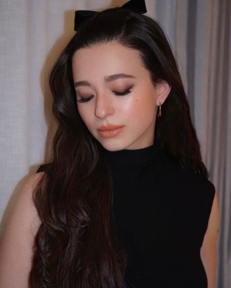 Celeb2Admi's tweet photo. Mikey Madison 🔥 https://t.co/llEe3PQ663