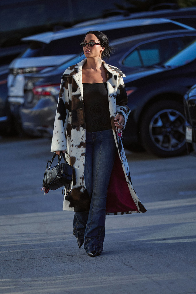 binary_spain's tweet photo. Demi Lovato recupera el animal print con Desigual
https://t.co/BWbOJUo48W https://t.co/iERiOhLHLX