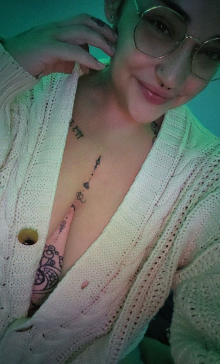 lesliecookx's tweet photo. Hmu for a hot deal today! I send through dm or cell. Cashapp or venmo ♥️😘 https://t.co/Vr0W0xJ3E4