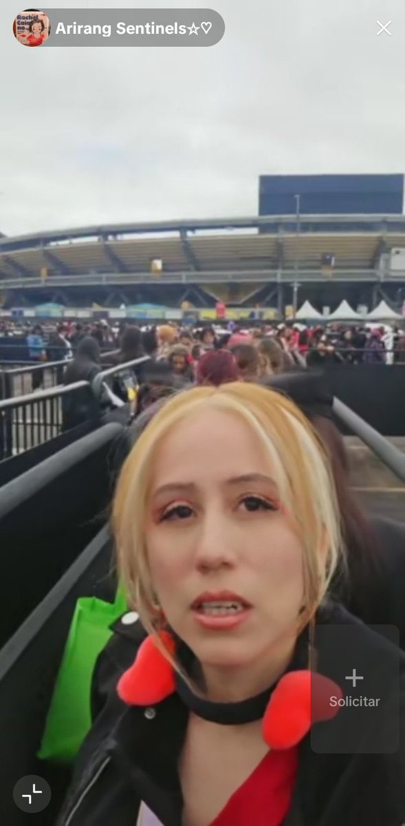 protectjimin13's tweet photo. the girl who last year stalked 🐥 and his family at his dads cafe and harassed them with offensive pictures was today at the concert. it could be that she will also be there on the remaining days, so if you're going too let people know about her behaviour and look out for her! https://t.co/lnl0keN74M