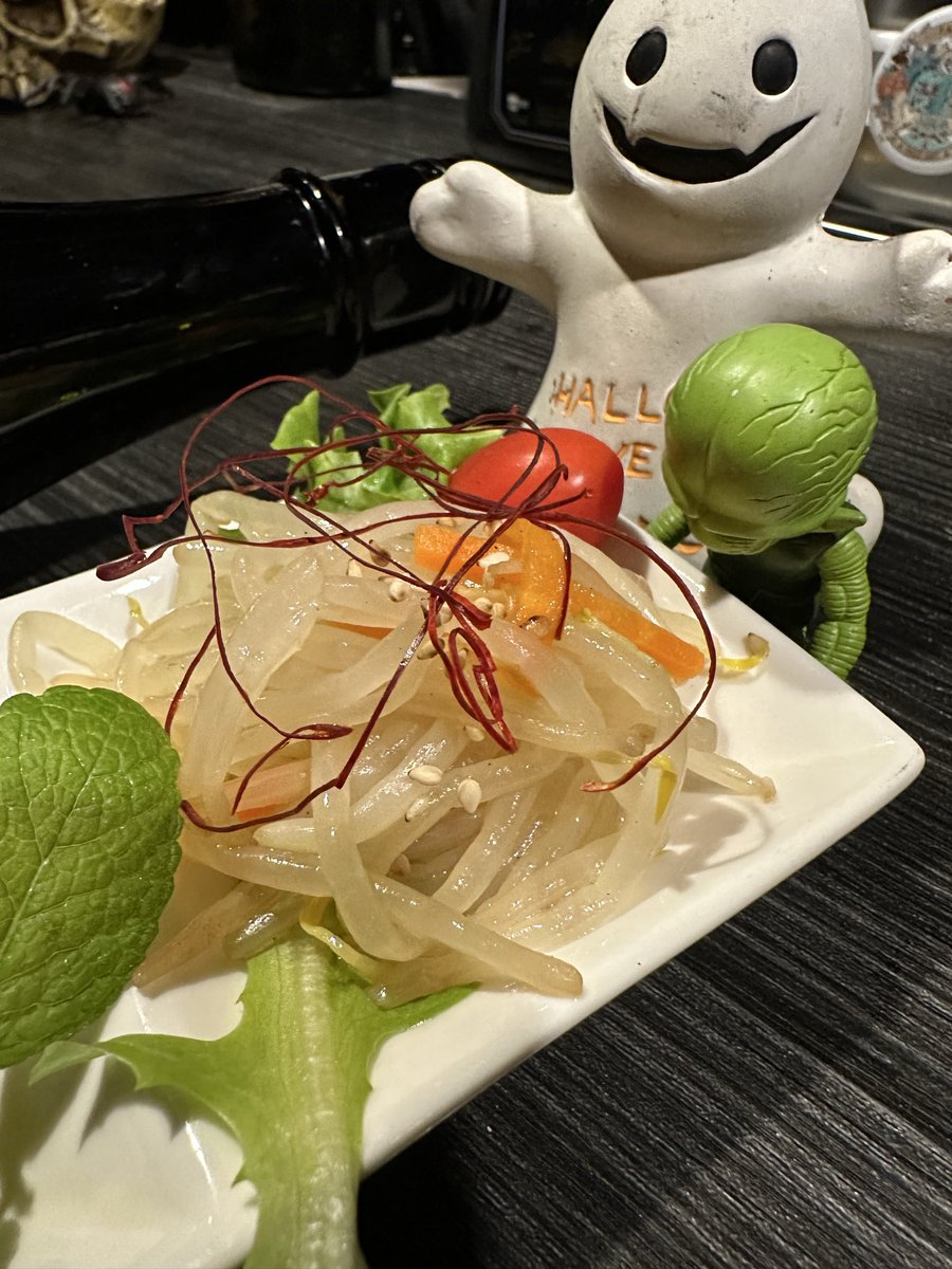 MAGENDO_JAPAN's tweet photo. ✴︎〜マゲンドの扉が開きます〜✴︎
10/8(木) 本日のプチフードは中華風春雨スープ🍜投稿を見たよ〜で7人分ほどサービス！
🎃ハロウィンパーティーは10/31(土)🎃
今夜もお待ちしてます😊 https://t.co/yzsYI9kQvt