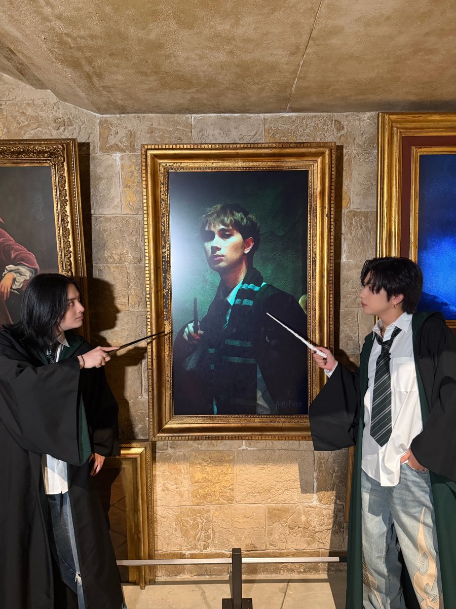 SupaQuestfuji's tweet photo. ／
 #スパクエ
3チームに分かれて
ガチンコ対決中🐲
＼

🚩チームスリザリン
🐍和哉 洸希 ジャン

自分が考えた最高の呪文
『マジキャスト』

#SUPERDRAGON #スパドラ
#ハリー・ポッタースタジオツアー東京でSUPERフォトジェニック対決 https://t.co/OirNyXmltN