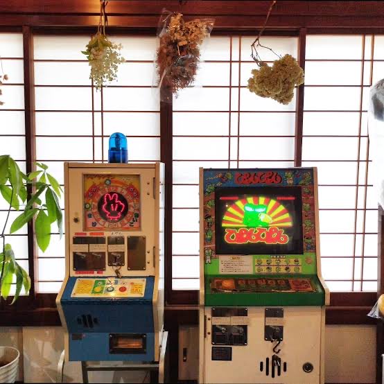 misakasama's tweet photo. 小学生の頃駄菓子屋に置いてあった
このレースゲームでボテちんに全ツッパしてた奴大体ギャンブラー。 https://t.co/jCJ6rfO5VW