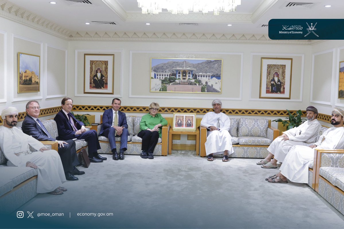 MOE_Oman's tweet photo. سعادة الدكتور ناصر المعولي وكيل #وزارة_الاقتصاد يستقبل وفدًا برلمانيًا بريطانيًا برئاسة إيميلي ثورنبيري رئيسة لجنة الشؤون الخارجية بمجلس العموم، لبحث آفاق تعزيز التعاون الاقتصادي واستعراض الفرص التنموية في إطار #رؤية_عُمان_2040. https://t.co/CdvgSxcRcL