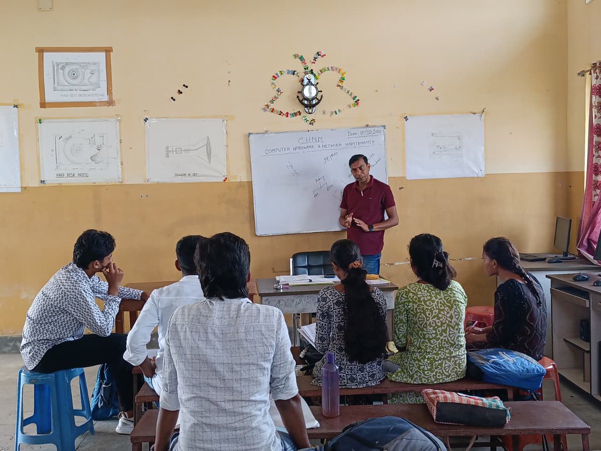 bhatar_iti's tweet photo. 📘 DAILY CLASS | দৈনিক ক্লাস

প্রতিদিনের ক্লাসে তৈরি হয় আগামী দিনের কর্মদক্ষতা। আজকের সেশন জুড়ে শিক্ষার্থীদের শেখা, পর্যবেক্ষণ, অনুশীলন ও প্রয়োগের মাধ্যমে নিজেদের কারিগরি দক্ষতাকে আরও পরিণত করার প্রচেষ্টা। https://t.co/Au2I7HyQEZ