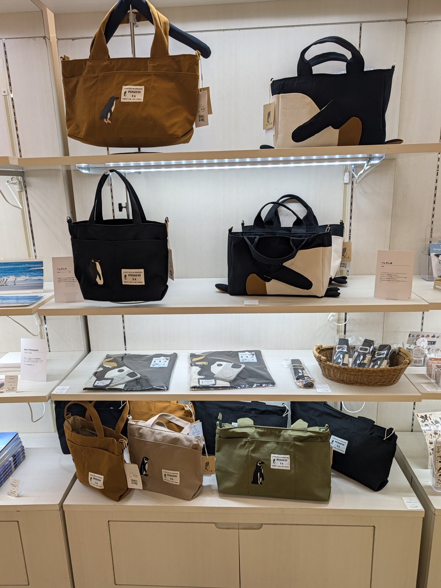 penguin_bazaar's tweet photo. 人気バッグ作家、ぺんぎん家さん。
毎回人気の都道府県ポーチ、兵庫県バージョンは完売いたしました。
バッグはまだお出ししていないストック含め在庫ございます。
#神戸ペンバザ https://t.co/xlAdcCLthR
