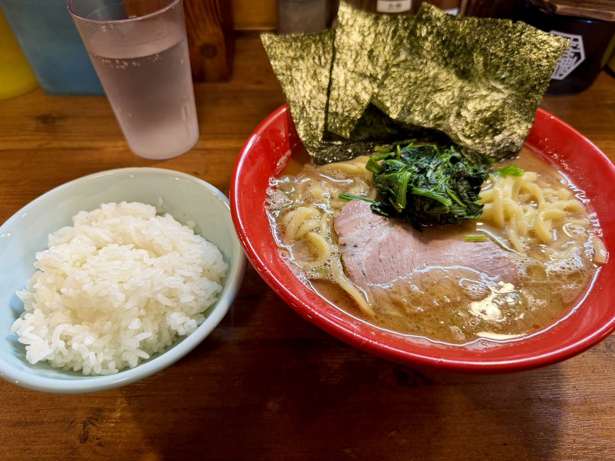 Siq49's tweet photo. 半年ぶりのラーメン��マる
やはり武蔵家 https://t.co/cLo5RrIKI0