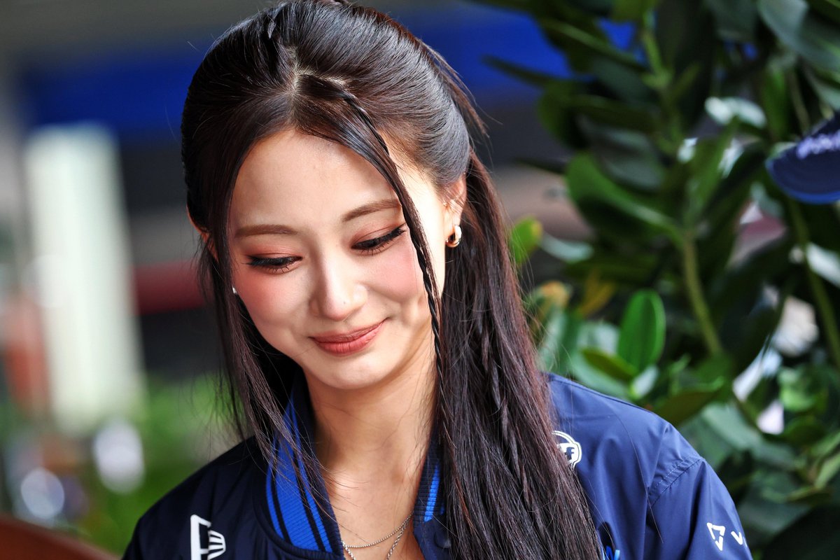 KarasCasshern's tweet photo. Tzuyu's dimple is so cute!

TZUYU AT THE GRAND PRIX
TZUYU FOR WILLIAMS RACING

#쯔위 #TZUYU
#트와이스 #TWICE
#WilliamsXTzuyu
#DandadanXTzuyu https://t.co/XygJtLKmLZ