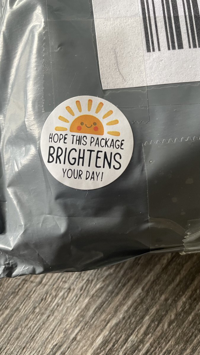CharlJohnston's tweet photo. This sticker on my Vinted parcel https://t.co/p38vAYkQw3