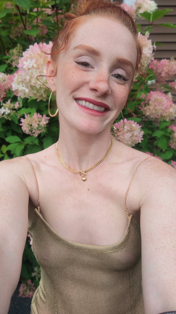 theamyginger's tweet photo. Good Afternoon! Take a little break and enjoy the beautiful moment. 🌼 https://t.co/ZA7olQLfLC