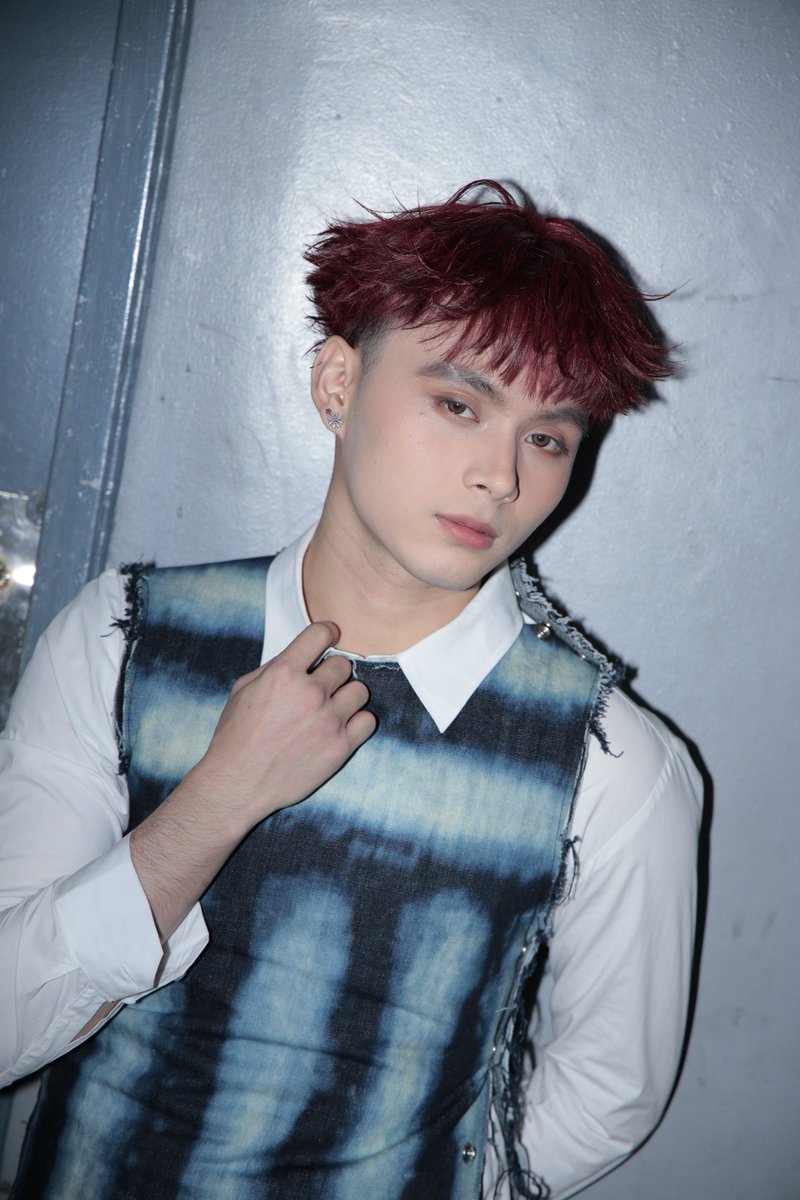 vxonofficial's tweet photo. VXON Red Carpet Look at the Filipino Music Awards 2026 ✨

#VXON #FilipinoMusicAwards #FMA2026 https://t.co/qUFv9eKpVV