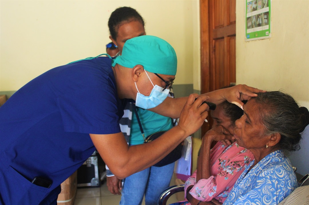 WHOSEARO's tweet photo. An estimated 2.2 billion people globally live with vision impairment. Nearly 30% of them are in the WHO South-East Asia Region.

And nearly half of the global burden could have been addressed with surgery or a pair of glasses.

On #WorldSightDay, let’s accelerate action to make affordable and people-centred eye care accessible to everyone, everywhere.

🔗: https://t.co/M4sK2DdDS0

#EyeHealth #HealthForAll