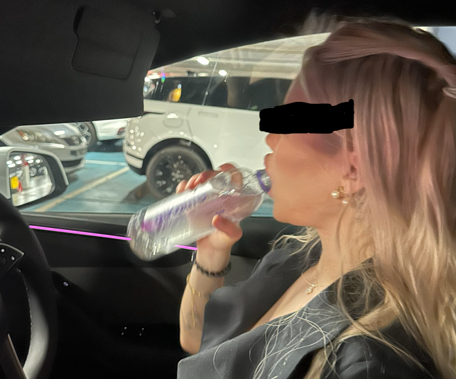 oldboomboomer's tweet photo. Prehydration is important @LunaTheDollAus 

https://t.co/VY1iDiOiCJ https://t.co/o9KLOMabq7