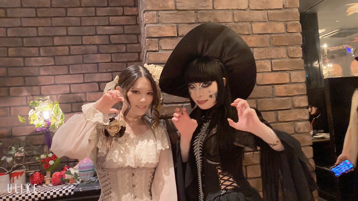 TimaGothic080's tweet photo. #abilletage・Halloween晩餐会 
2026/10/04(日)に池袋 古城の国のアリスにてドレスコード:アビエタージュ(非公式)のハロウィン晩餐会を主催させていただきました🎃
55人もお集まり頂く大規模イベントとなりましたが皆様のご尽力もあり楽しい時間が過ごせました✨
本当にありがとうございました︎💕︎ https://t.co/QTTBbgMM3m