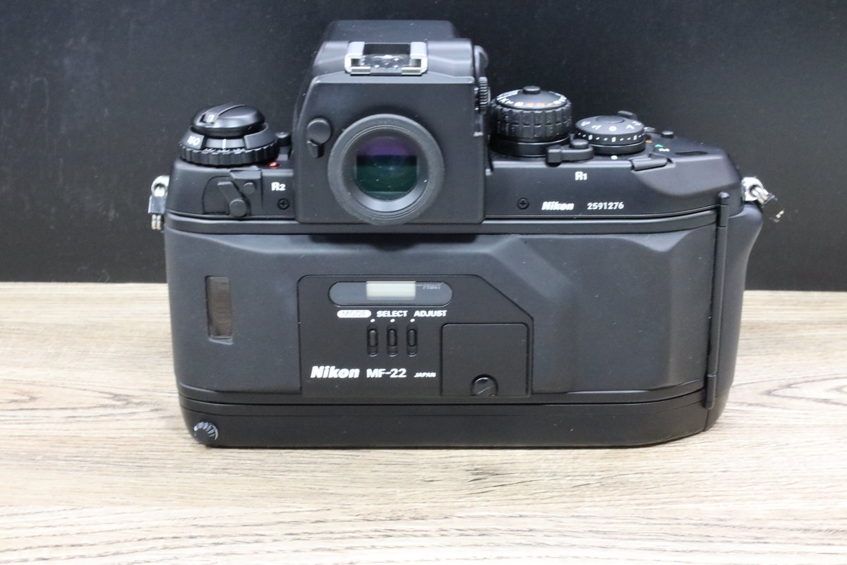 Hardoffcamera's tweet photo. NIKON　F4を入荷しました。
本体状態レリーズ鳴き以外かなり良いです。
ぴっしりとしたハコ付いてますが取説あり��せん。
#ハードオフ八王子大和田
#ハードオフ https://t.co/KyIvO0v6cc