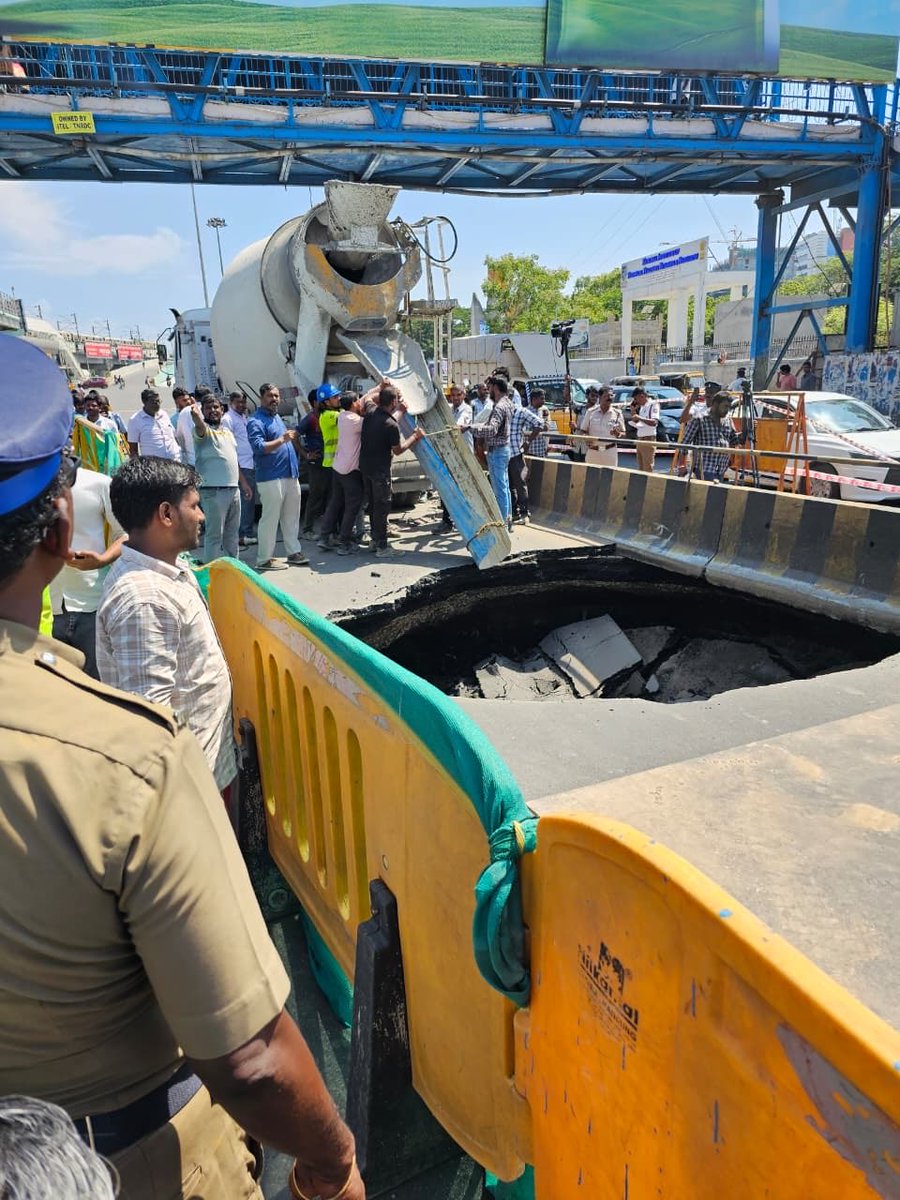 omjasvinMD's tweet photo. Chennai Metro Rail clarification on the OMR sink hole: 

A sinkhole had opened on Rajiv Gandhi Salai (OMR), opposite the Elnet Building near the Bhavani Tunnel Boring Machine (TBM), which is currently tunnelling for Corridor 3 of CMRL Phase II from Thiruvanmiyur towards Taramani.

The incident occurred at approximately 10:45 AM, around 30 metres from the Thiruvanmiyur Shaft.

A car fell into the sinkhole. The driver is safe. The vehicle has also been lifted from the sinkhole.

Backfilling of the sinkhole with concrete is currently in progress. Necessary safety and site-protection measures are being undertaken to secure the area and technical enquiry is ongoing.