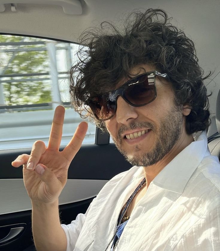 Kalppurple_1103's tweet photo. Invece vi metto due artisti:
#Ultimopeterpan #ErmalMeta https://t.co/laZSMzgsn7