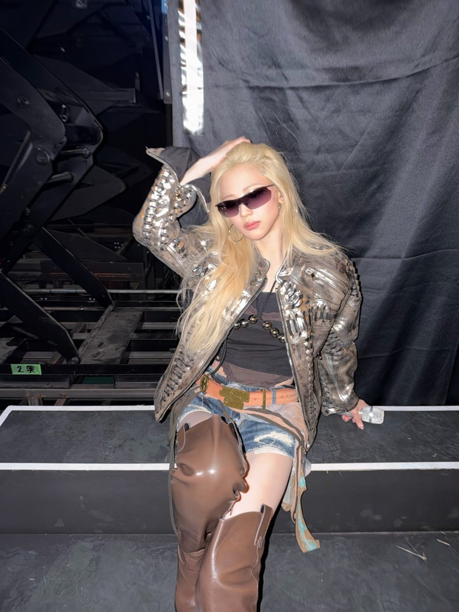 Email_Roses's tweet photo. Mom and Daughter

#CL #씨엘 | #RUKA #루카 https://t.co/SMVxkPBKIP