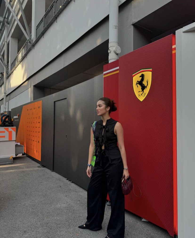 outrodb's tweet photo. happy singapore gp weekend..i miss seeing belle at the paddock 🥹 https://t.co/0nPPFBj281