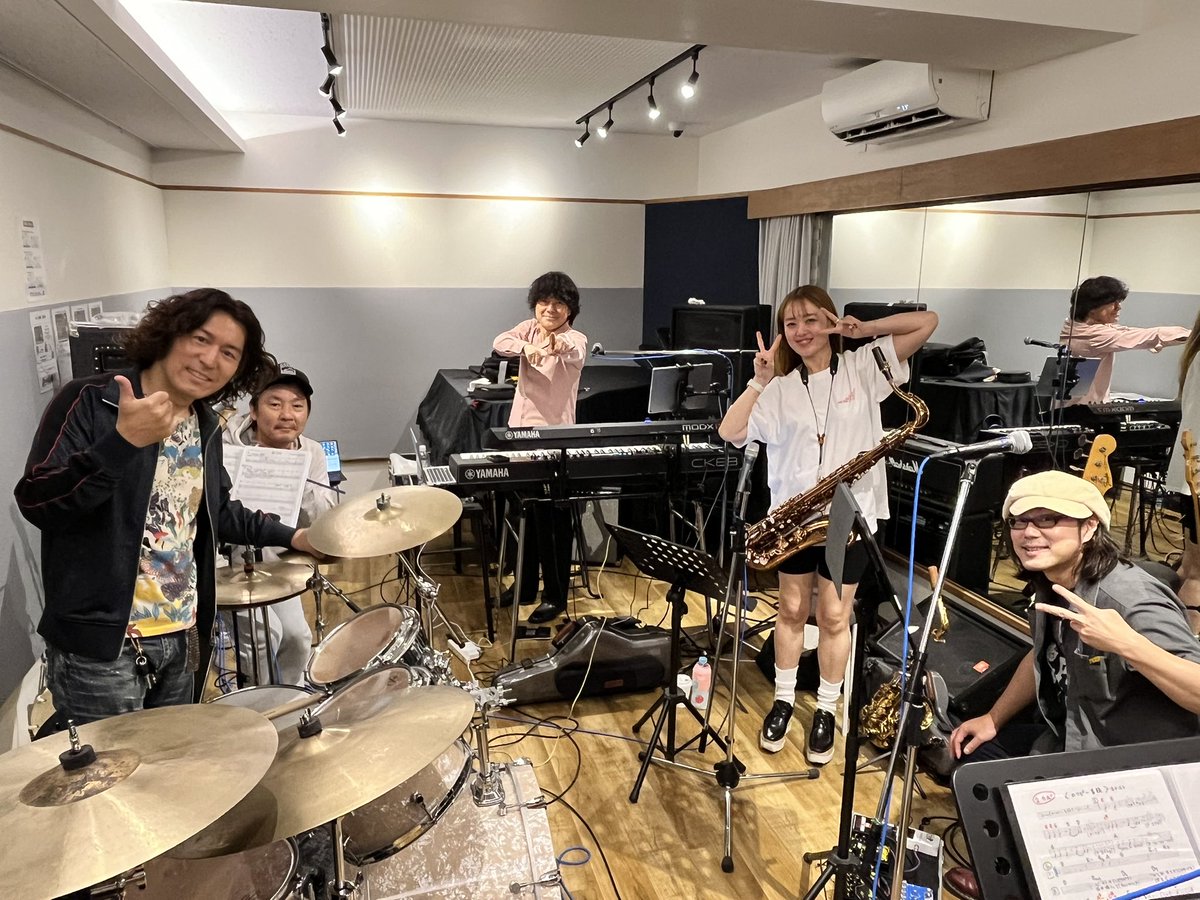 GakuTakigawa's tweet photo. カワフェスバンドのリハーサル@スタジオGTでした🎶

やばい！すでに最高〜！このメンバー最高すぎやで〜！🔥 ここにレジェンド6組のアーティストが乗っかると思ったら鳥肌もんやろ〜！

この奇跡のコラボはカワフェスだけ！✨ 天国のイトケンさんに届けーーー！
チケット発売中🎟️ぜひ遊びに来てちょ！ https://t.co/mJqR8vmWZ6