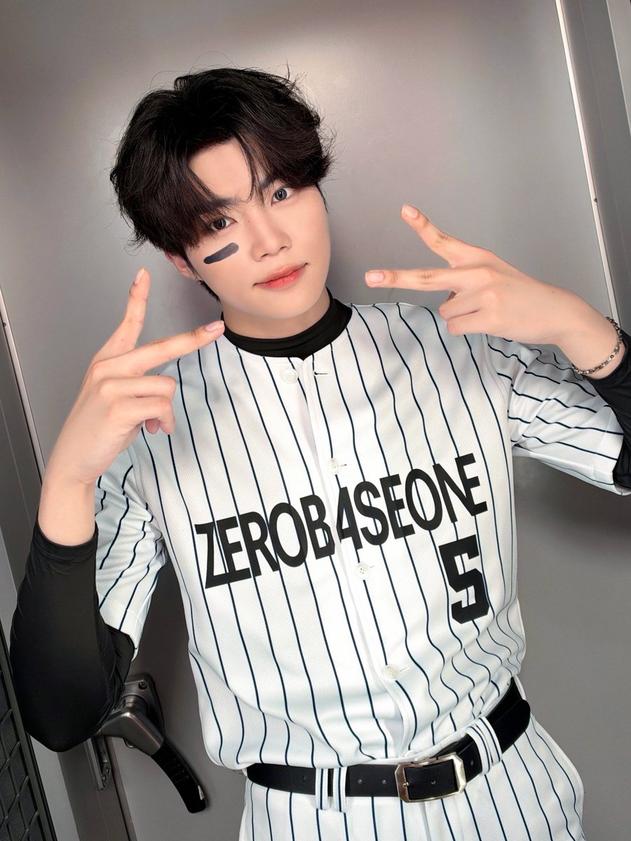 ZB1_official's tweet photo. 261008
Mnet <M COUNTDOWN>

#ZEROBASEONE #ZB1 #제로베이스원 
#PARKGUNWOOK #박건욱 https://t.co/qlPUTUod4z