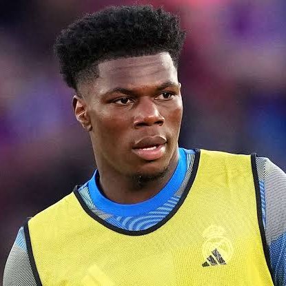 mknews_tr's tweet photo. 🚨 Real Madrid’in bugün yapılan antremanında Vinicius Jr.’ın auta giden şutu için “Bu gerçek Vini mi?” diye bağıran Tchouaméni ile Vinicius Jr. birbirine girdi. (AS)

— Mourinho olaydan çok rahatsız. https://t.co/zJwyXD56S6