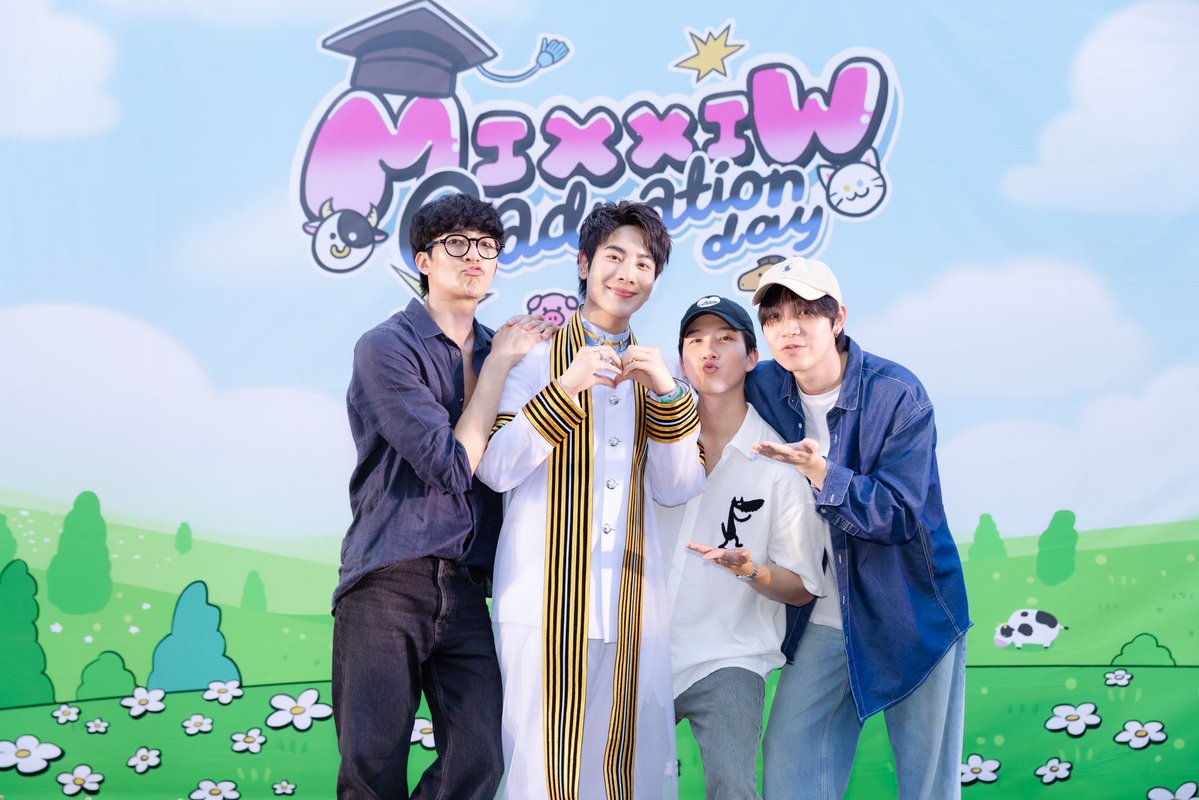 _0429x_'s tweet photo. สี่ยอดกุมารน่ารักมาก เลี้ยงกันเองมาแต่อ้อนแต่ออก เติบโตกันมาอย่างดีเลย https://t.co/fat69mnSZC